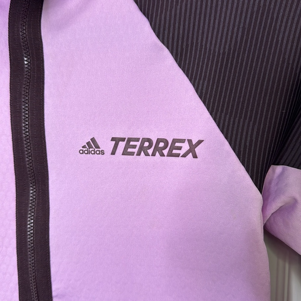 NWOT adidas Purple Ski Jacket with High Collar and Fitted Silhouette - Picture 6 of 13